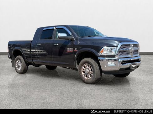 Used 2018 RAM 2500 Laramie w/ Cold Weather Group AWD/4WD image 2