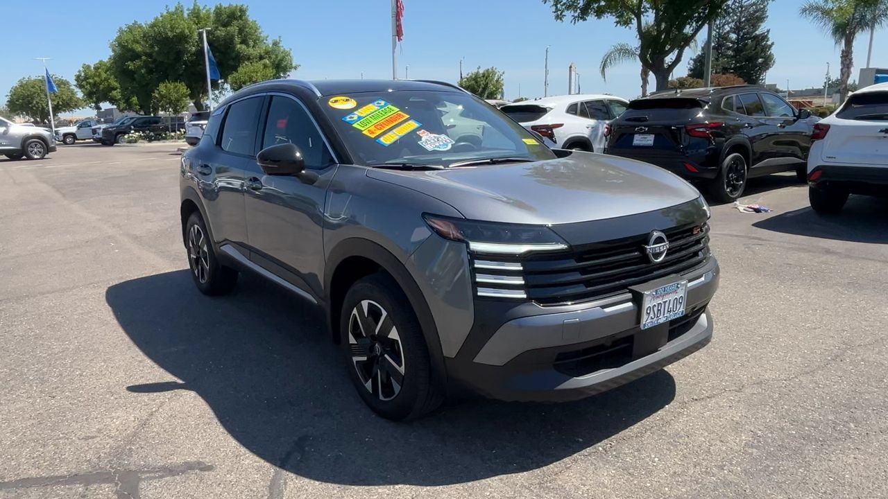 Used 2025 Nissan Kicks SR FWD image 1