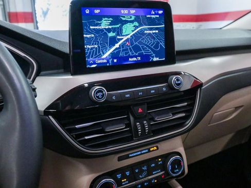 Used 2022 Ford Escape SE w/ SE Sport Appearance Package image 16