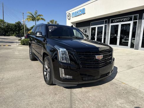 Used 2019 Cadillac Escalade Platinum w/ Escalade Sport Edition AWD/4WD image 7
