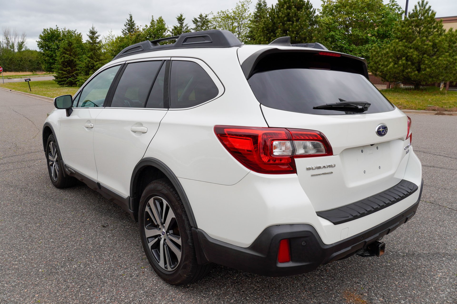 Used 2018 Subaru Outback 3.6R Limited AWD/4WD image 6