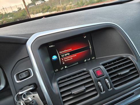 Used 2015 Volvo XC60 T5 Premier image 47