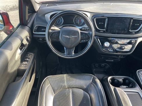 Used 2019 Chrysler Pacifica Limited w/ Advanced Safetytec Group FWD image 16