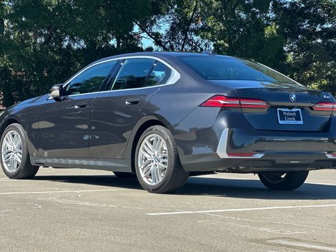 Used 2024 BMW 530i w/ Convenience Package RWD image 3