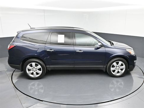 Used 2017 Chevrolet Traverse LT w/ Style and Technology Package AWD/4WD image 22