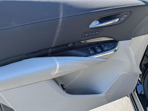 Used 2023 Cadillac XT4 Premium Luxury image 15