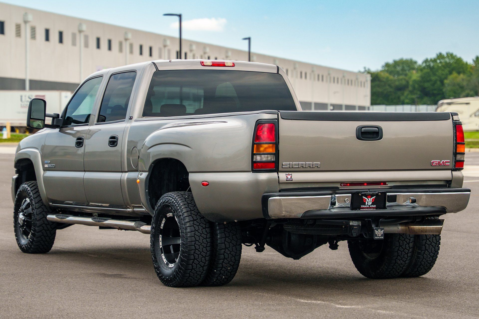 Used 2006 GMC Sierra 3500 SLE w/ Heavy-Duty Power Package AWD/4WD image 11