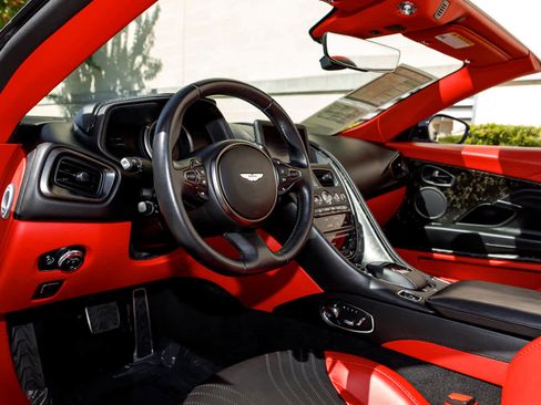 Used 2019 Aston Martin DB11 Volante image 54