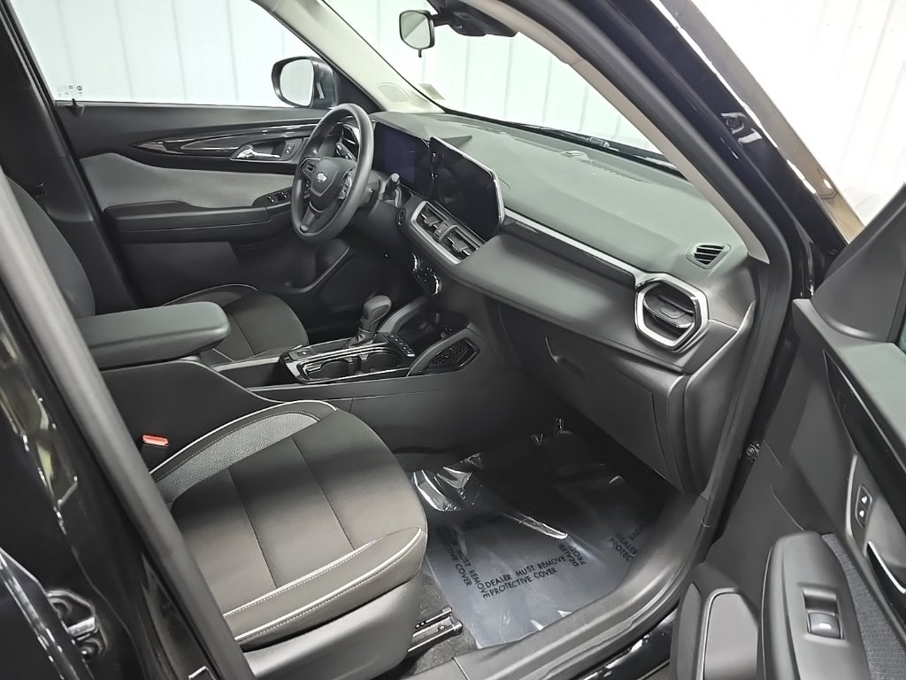 Used 2025 Chevrolet TrailBlazer LS w/ LS Convenience Package AWD/4WD image 15