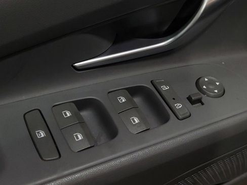 Used 2023 Hyundai Elantra SEL image 27