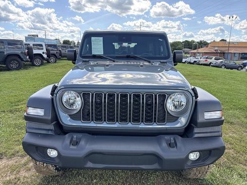 Used 2025 Jeep Wrangler Unlimited Sport AWD/4WD image 16