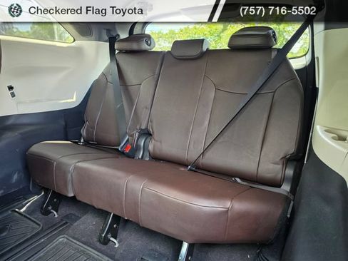 Used 2023 Toyota Sienna Platinum AWD/4WD image 22