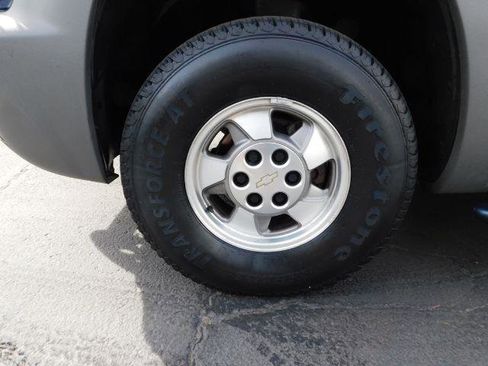 Used 2002 Chevrolet Avalanche 2WD image 9