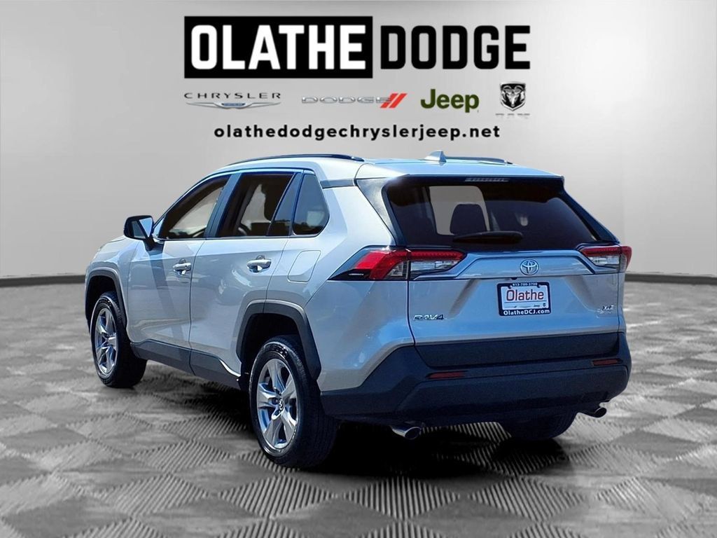 Used 2025 Toyota RAV4 XLE FWD image 3
