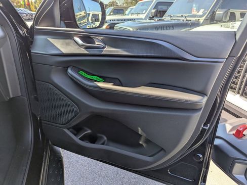 New 2025 Jeep Grand Cherokee L Altitude image 39