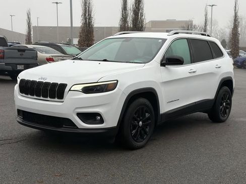 Used 2019 Jeep Cherokee Latitude w/ Popular Appearance Group image 12