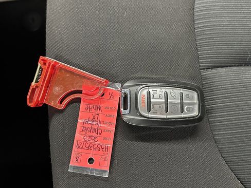 Used 2023 Chrysler Voyager LX image 37