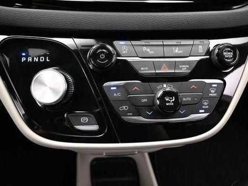 Certified 2023 Chrysler Pacifica Touring-L FWD image 46