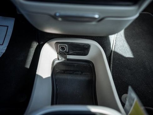 Used 2023 Chrysler Pacifica Touring-L FWD image 22