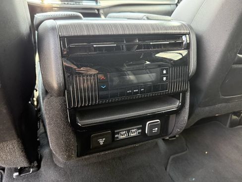 Used 2024 Jeep Wagoneer Series II w/ Flexible Seating Group AWD/4WD image 25