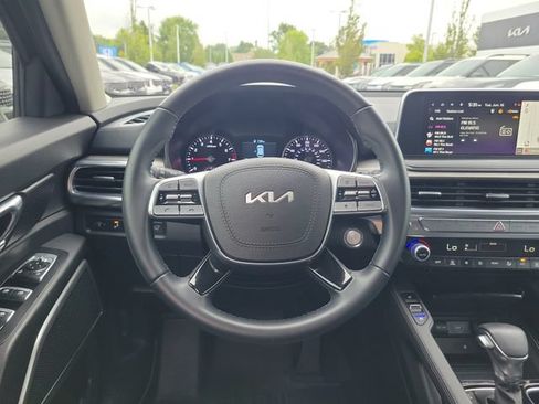 Used 2022 Kia Telluride EX w/ EX Premium Package FWD image 11