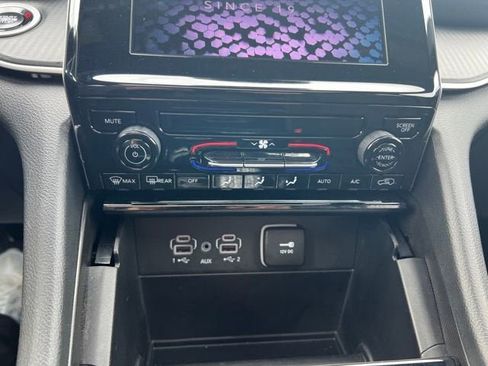 New 2025 Jeep Grand Cherokee L Laredo image 13