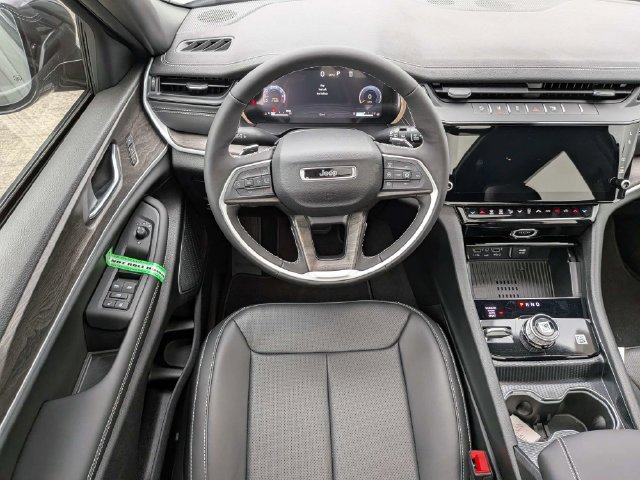 New 2027 Jeep Grand Cherokee Limited w/ Limited Altitude Package AWD/4WD image 25