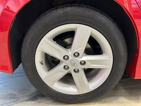 Used 2014 Toyota Camry SE image 19