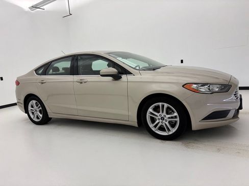 Used 2018 Ford Fusion SE FWD image 1
