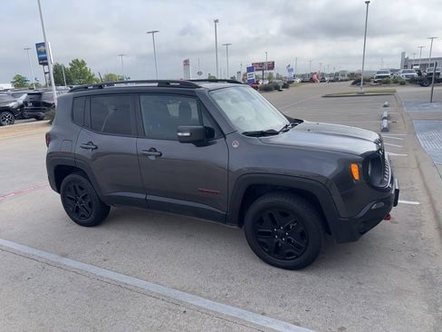 Used 2018 Jeep Renegade Trailhawk w/ Safety & Security Group image 4