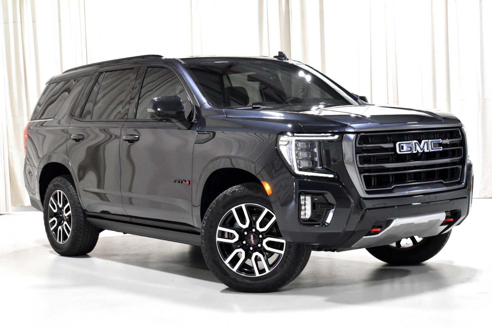 Used 2024 GMC Yukon AT4 w/ AT4 Premium Plus Package AWD/4WD image 3