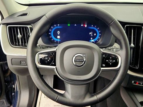 Used 2025 Volvo XC60 B5 Plus image 13