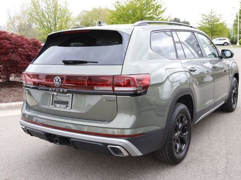 Used 2025 Volkswagen Atlas Peak Edition SE AWD/4WD image 3