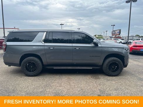 Used 2022 Chevrolet Suburban LT w/ LT Signature Package AWD/4WD image 2