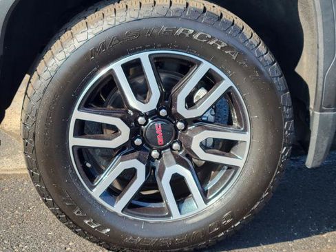Used 2023 GMC Sierra 1500 AT4 w/ AT4 Premium Package AWD/4WD image 5