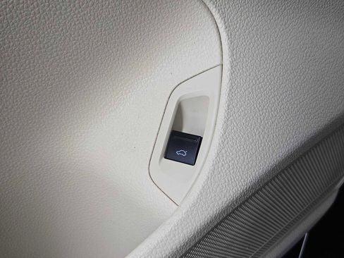 Used 2015 Volkswagen Passat TDI SE image 23