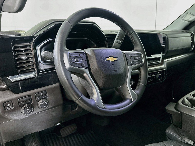 Used 2024 Chevrolet Silverado 1500 LT AWD/4WD image 9