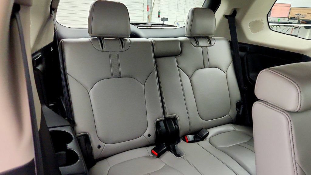 Used 2024 Honda Pilot Touring image 24