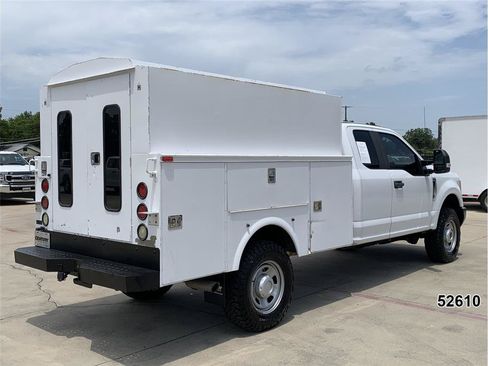 Used 2017 Ford F350 XL w/ Power Equipment Group AWD/4WD image 2