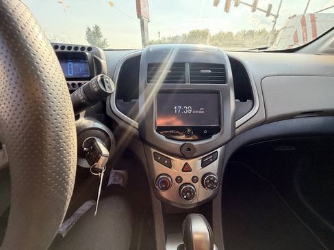 Used 2016 Chevrolet Sonic LT w/ Fun and Sun Package FWD image 5