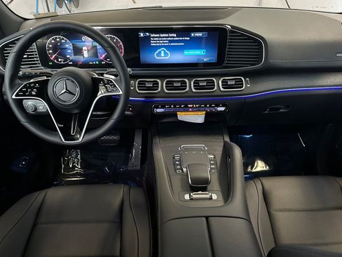 New 2026 Mercedes-Benz GLS 450 4MATIC image 3