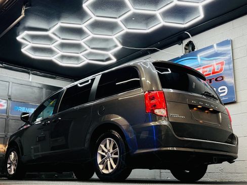 Used 2019 Dodge Grand Caravan SXT image 10