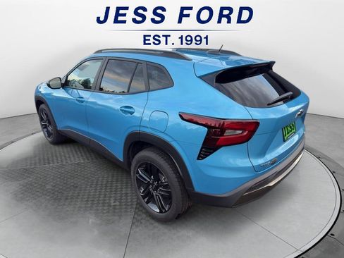 Used 2025 Chevrolet Trax ACTIV w/ Sunroof Package image 5