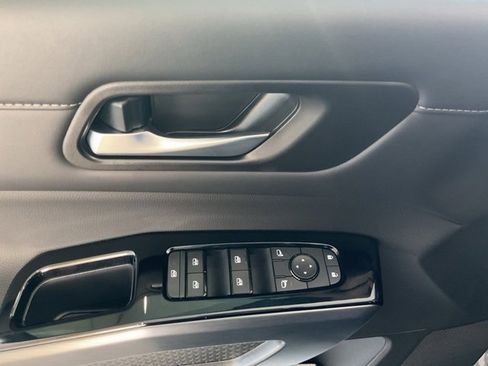 Used 2025 Nissan Pathfinder SL image 6