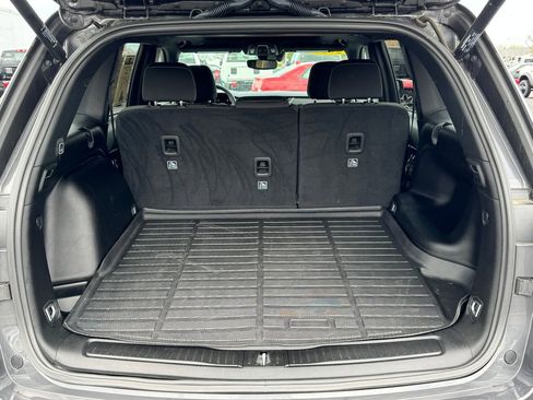 Used 2024 Jeep Grand Cherokee Laredo X w/ Luxury Tech Group I image 16