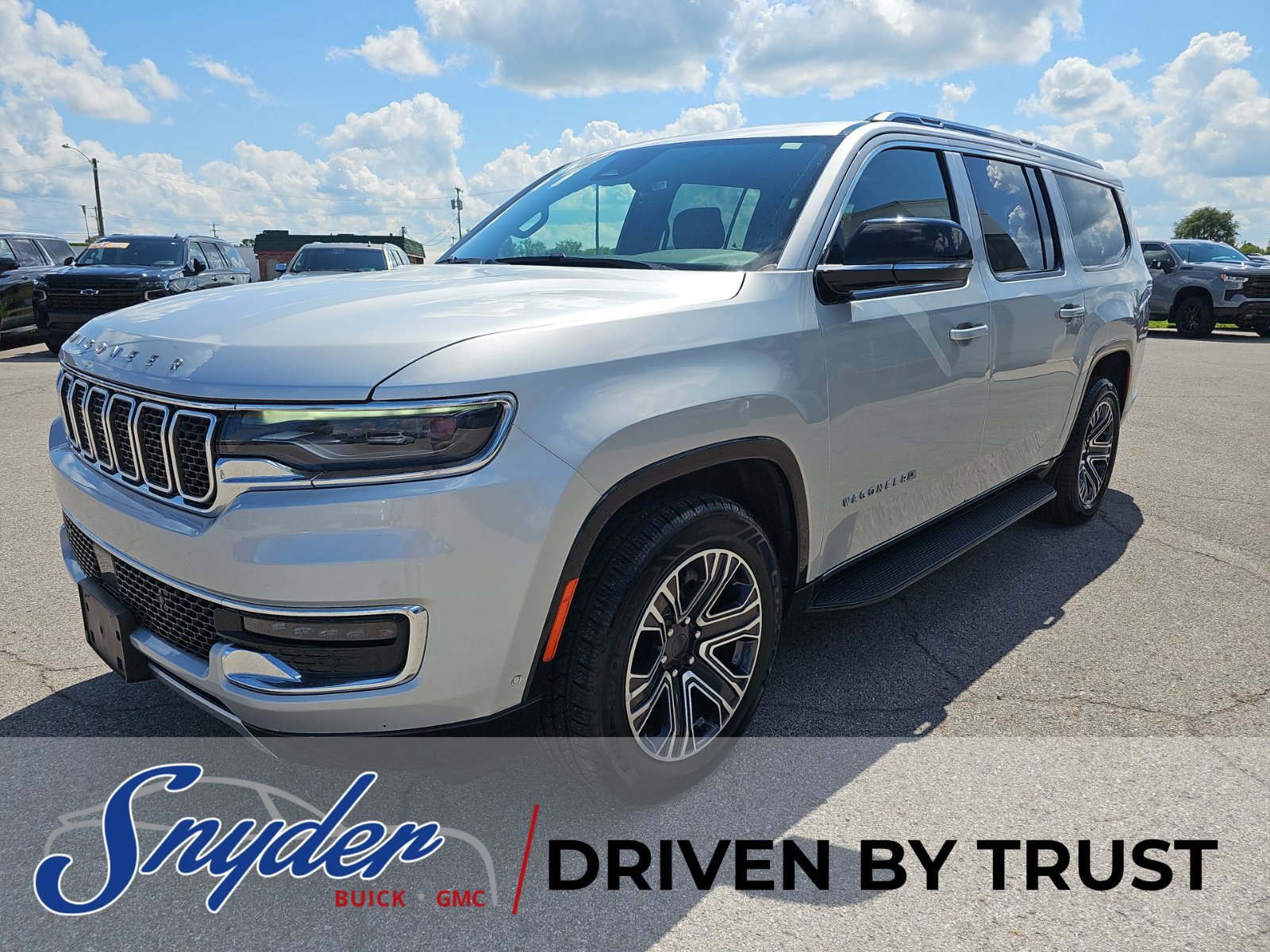 Used 2024 Jeep Wagoneer L Series II w/ Flexible Seating Group AWD/4WD image 4