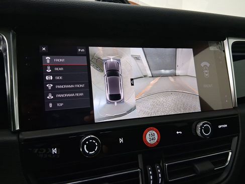 Used 2025 Porsche Macan image 25