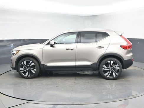 Used 2023 Volvo XC40 B5 Plus w/ Driver Assist Package image 5