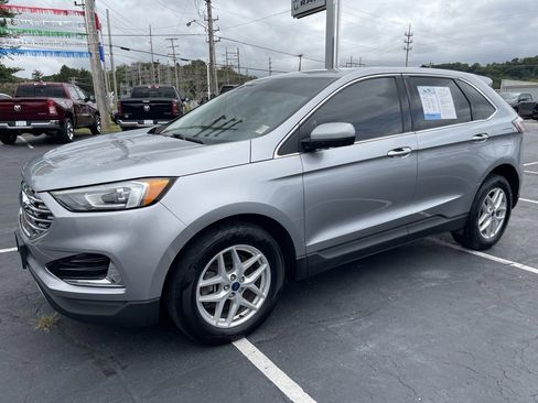 Used 2022 Ford Edge SEL image 2