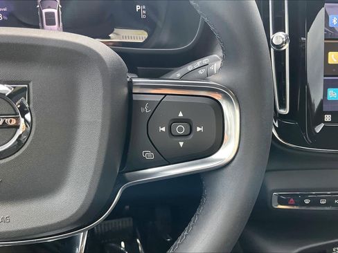 Used 2023 Volvo XC40 Recharge Ultimate image 22